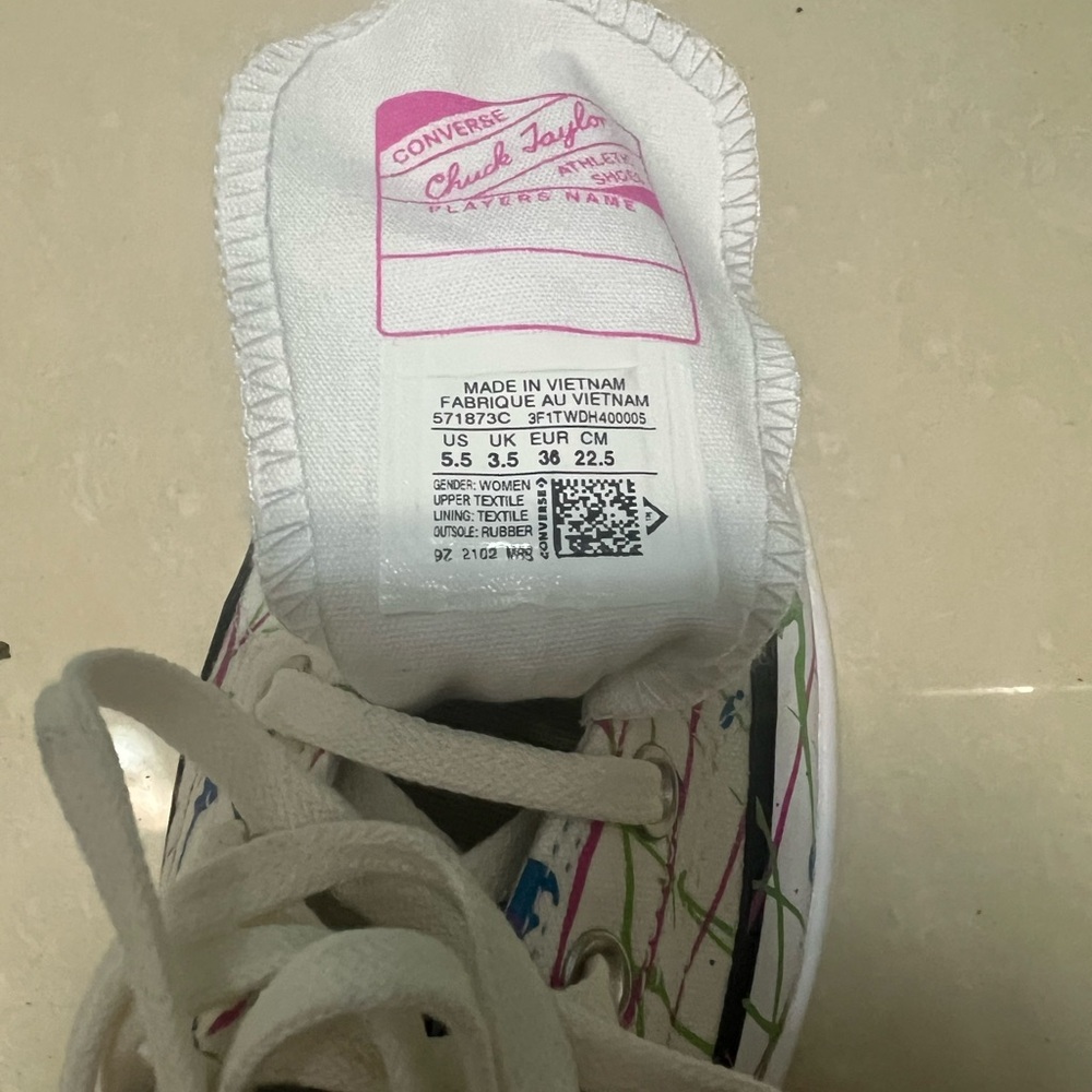 571873C Womens 5.5
Wmns Run Star Hike Low 'Splatter Paint - White' - Picture 6 of 6